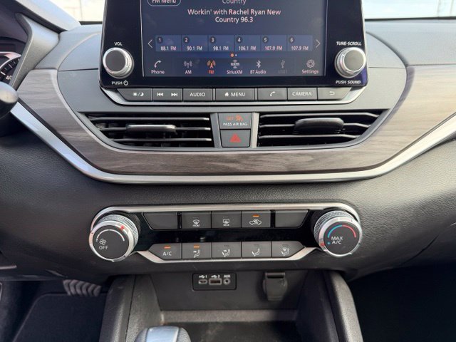 Used 2025 Nissan Altima 2.5 SV AWD/4WD image 19