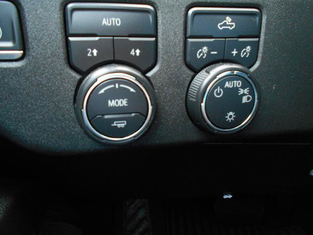 Used 2023 Chevrolet Silverado 1500 LT AWD/4WD image 12