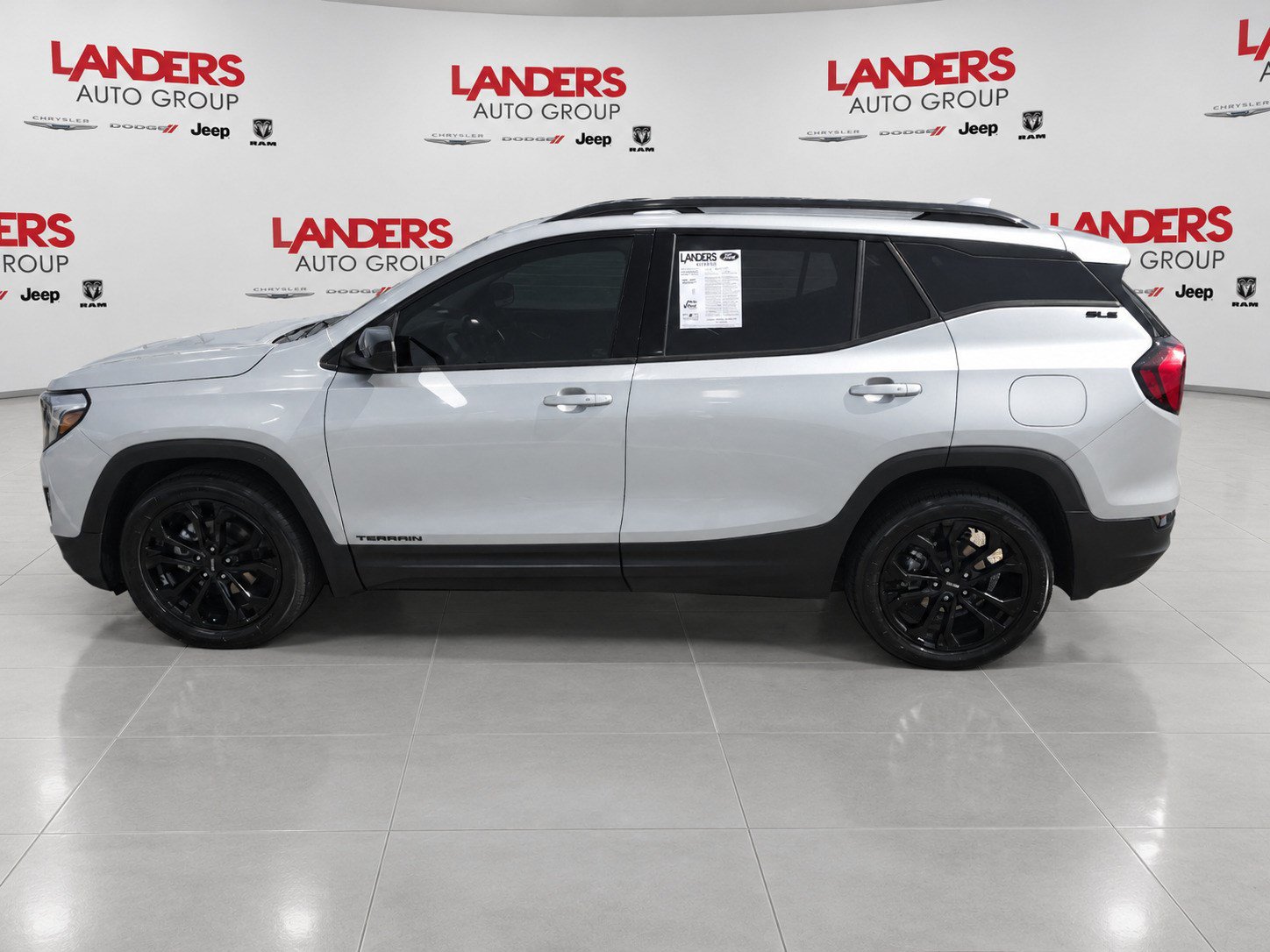 Used 2021 GMC Terrain SLE w/ Driver Convenience Package FWD image 8
