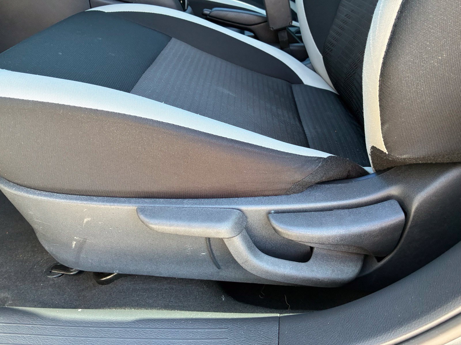 Used 2021 Nissan Versa SV FWD image 14