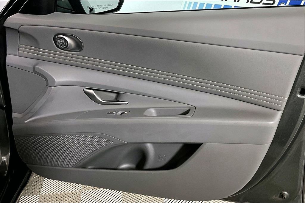 Used 2025 Hyundai Elantra SEL image 19