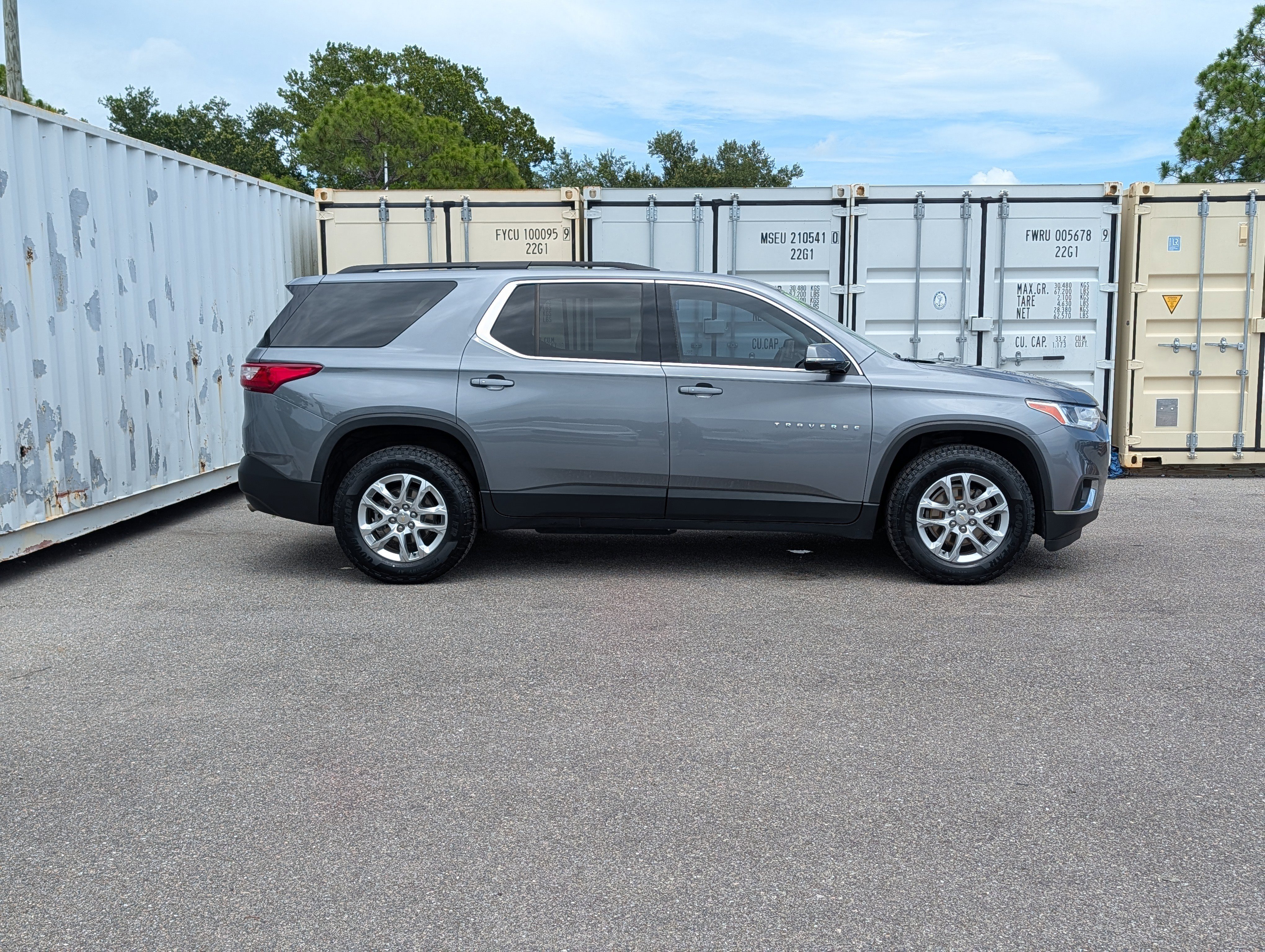 Used 2020 Chevrolet Traverse LT FWD video 3