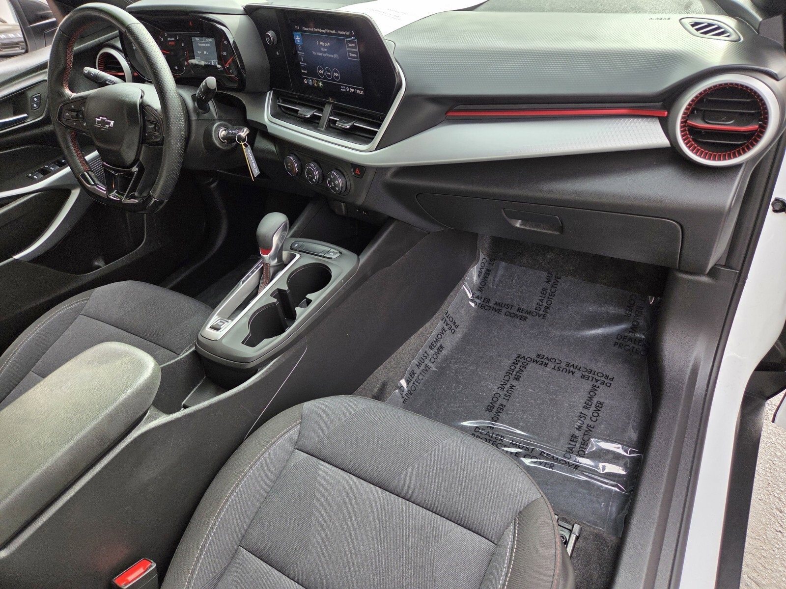 Used 2024 Chevrolet Trax RS w/ Sunroof Package image 17