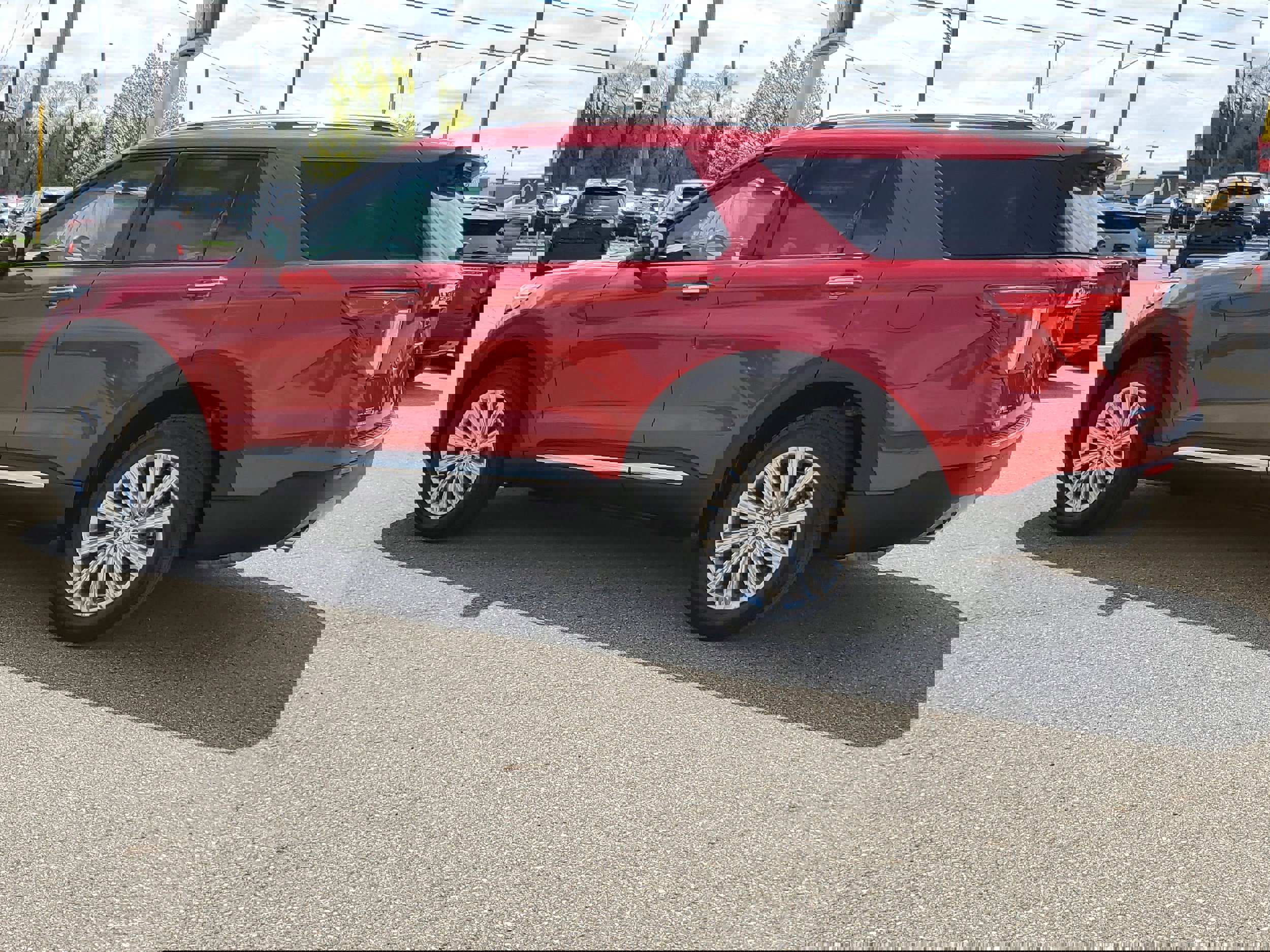 Certified 2022 Ford Explorer Limited w/ Hybrid Equipment Group 310A image 3