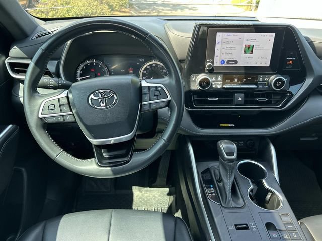 Used 2023 Toyota Highlander XSE FWD image 15