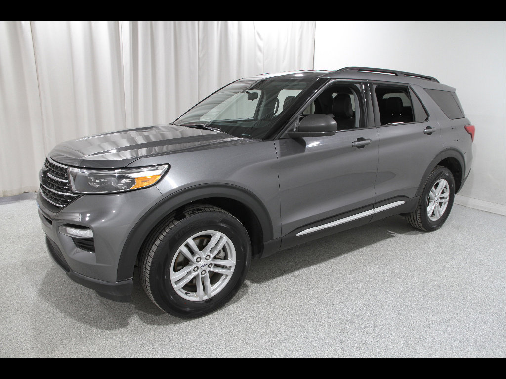 Certified 2022 Ford Explorer XLT w/ Equipment Group 202A AWD/4WD image 3