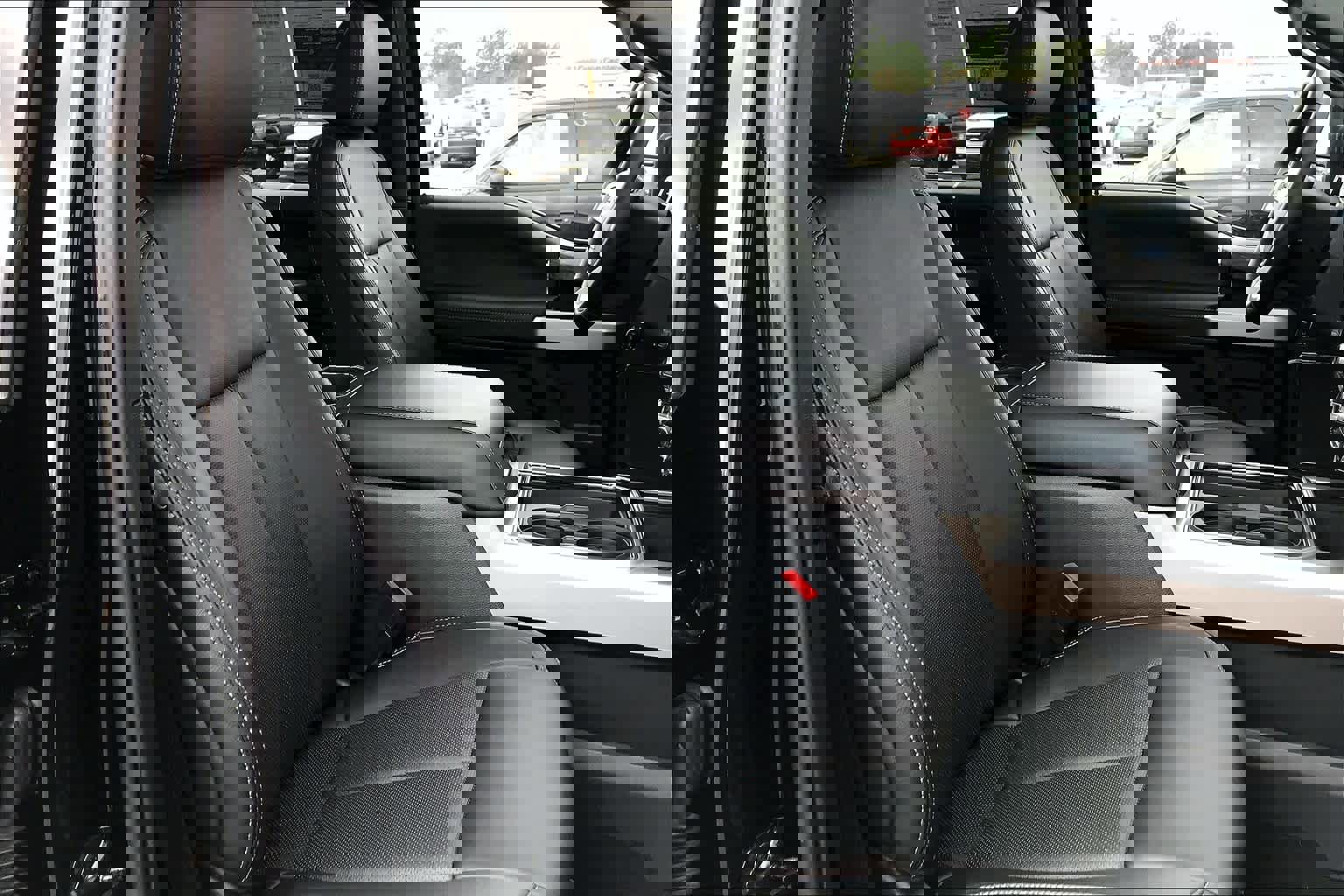 Certified 2022 Ford F350 Lariat w/ Black Appearance Package image 10