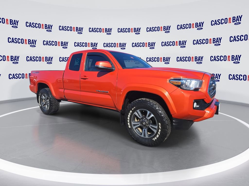 Used 2017 Toyota Tacoma TRD Sport w/ Tow Package (A/T) AWD/4WD image 1