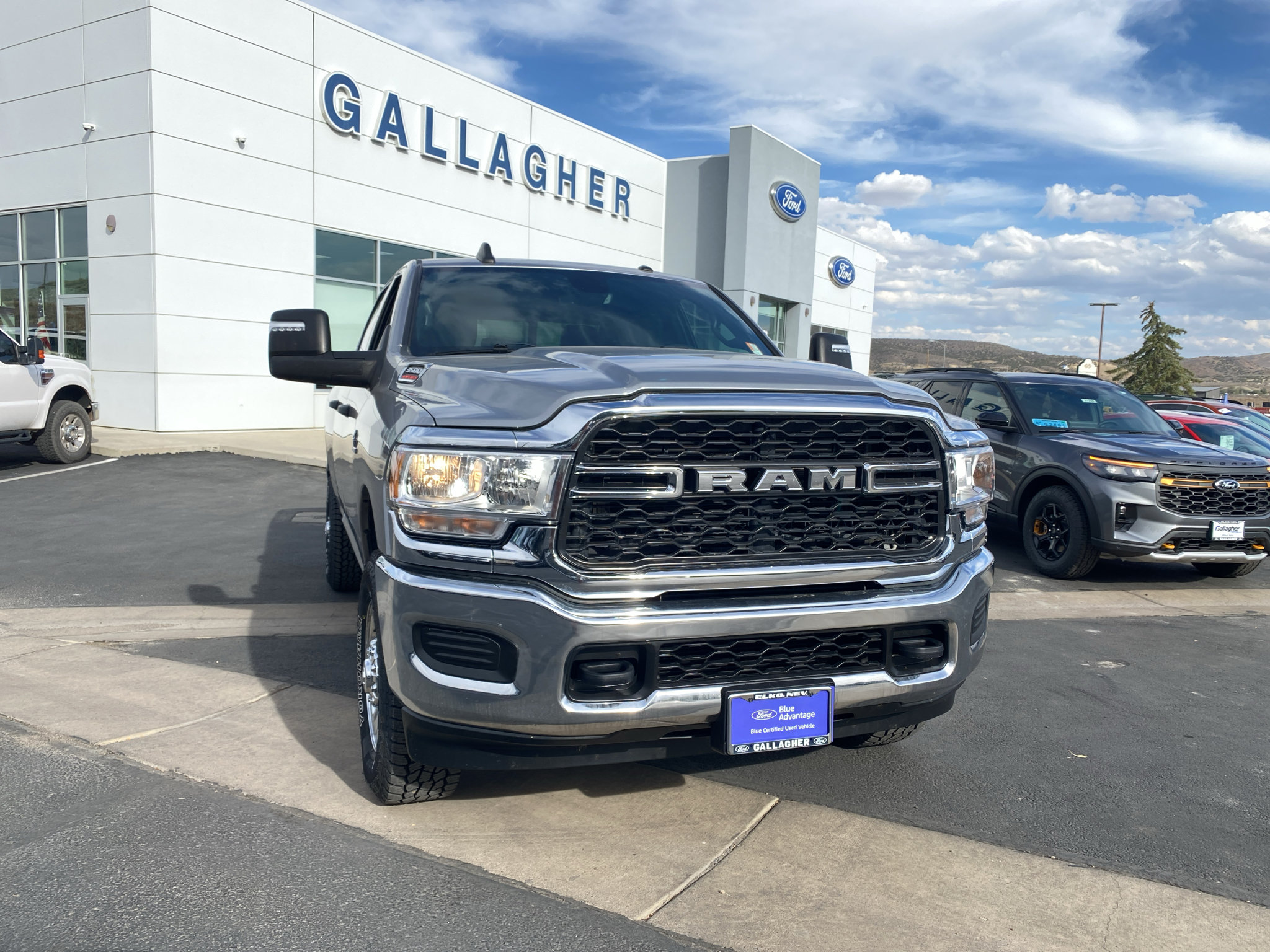 Used 2024 RAM 3500 Tradesman w/ Chrome Appearance Group AWD/4WD image 15