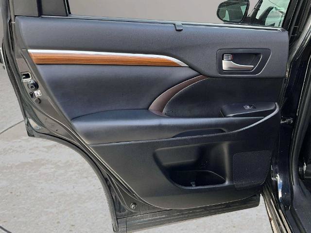 Used 2019 Toyota Highlander Limited Platinum AWD/4WD image 19