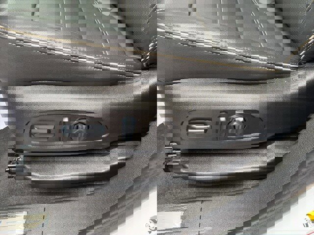 Used 2023 GMC Acadia Denali w/ Denali Technology Package image 10