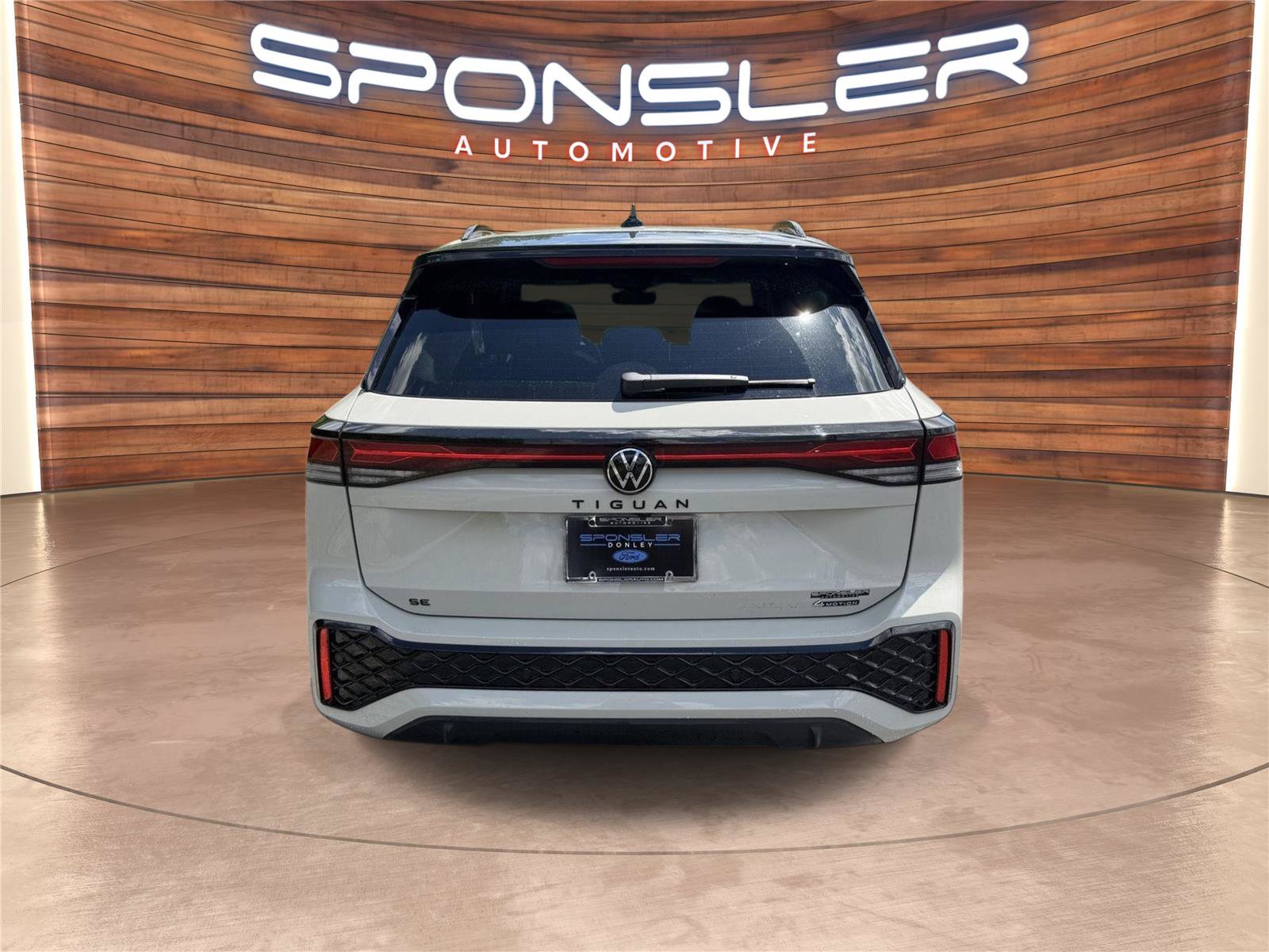 Used 2026 Volkswagen Tiguan SE R-Line AWD/4WD image 5