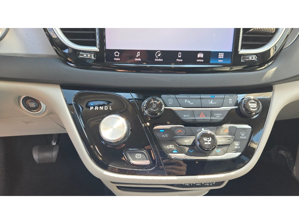 Used 2024 Chrysler Pacifica Touring-L FWD image 28