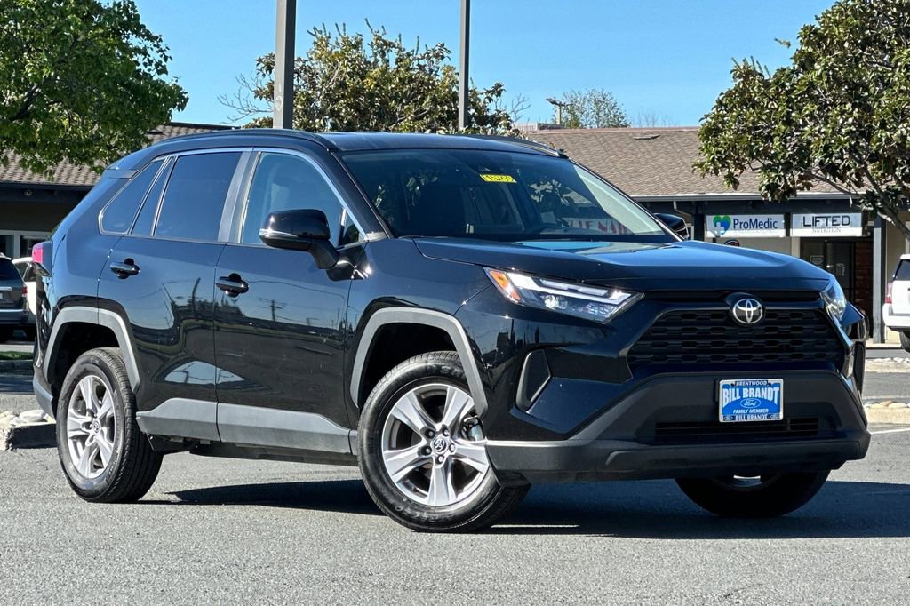Used 2025 Toyota RAV4 XLE image 2