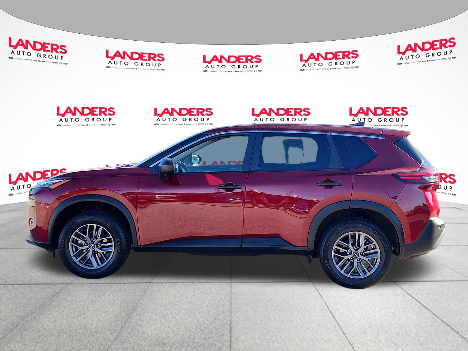 Used 2023 Nissan Rogue S image 2
