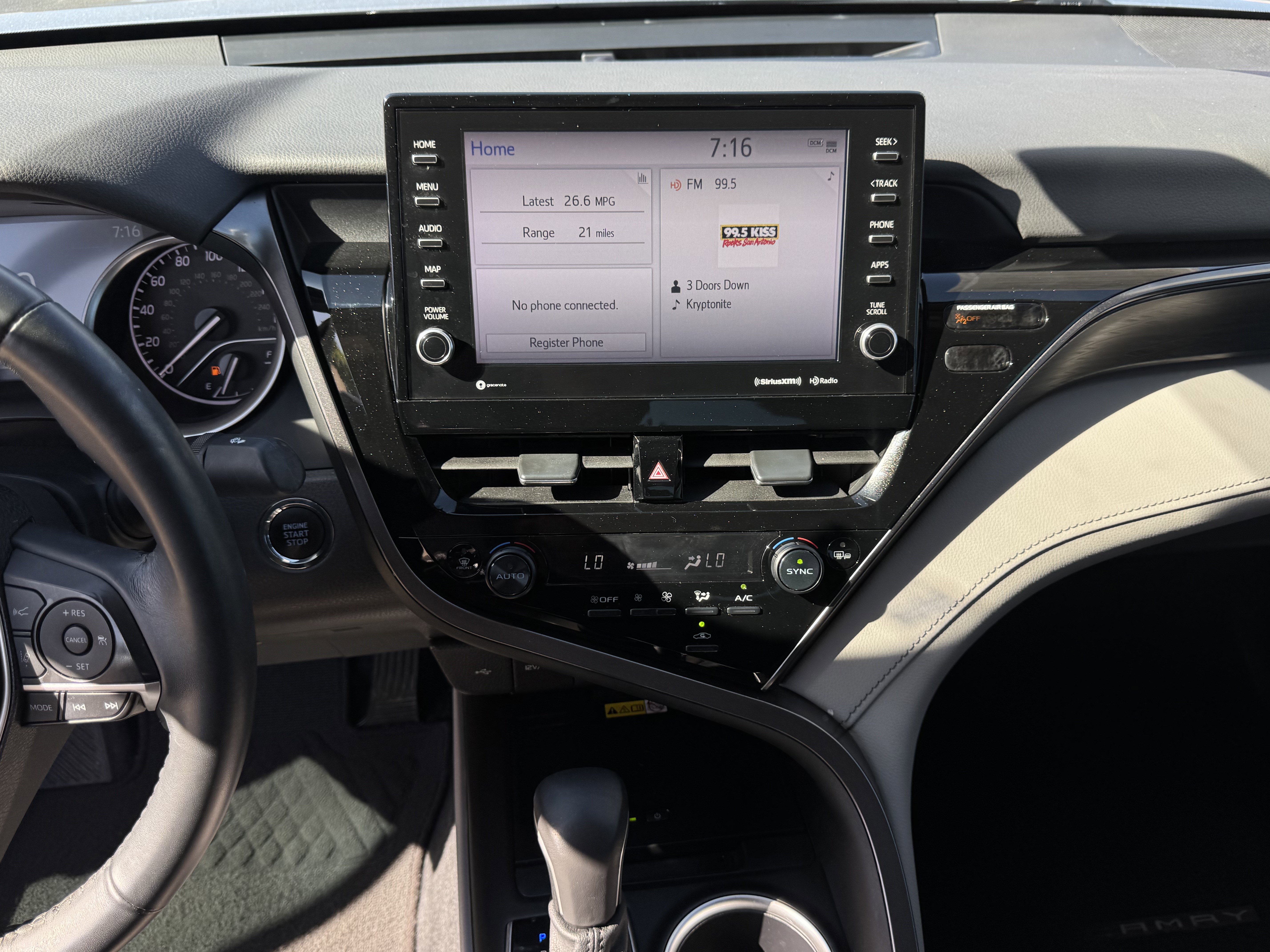 Used 2024 Toyota Camry XLE image 16