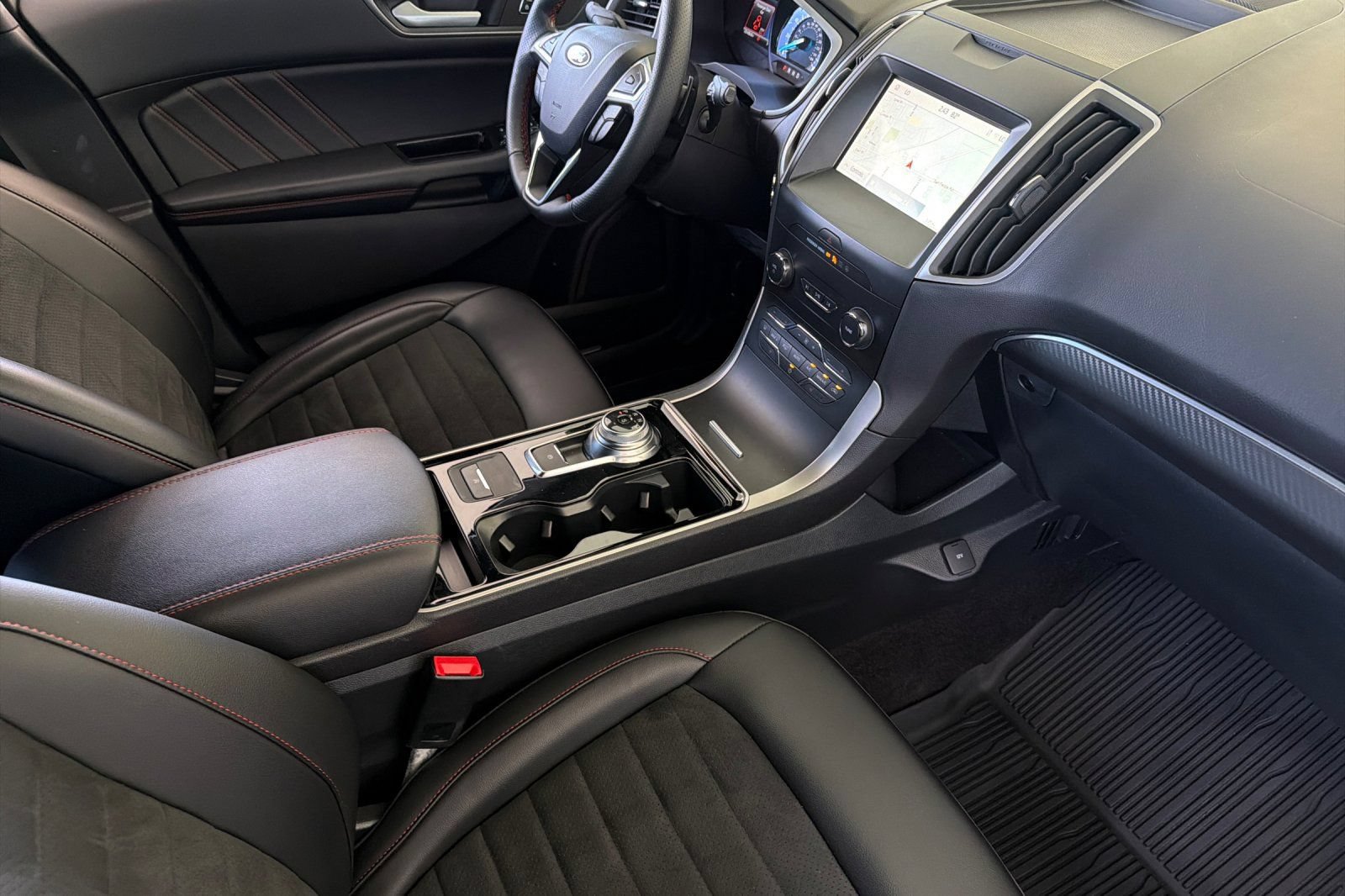 Certified 2020 Ford Edge ST-Line w/ Cold Weather Package AWD/4WD image 18
