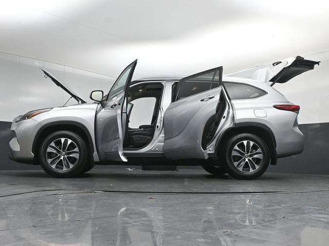 Used 2021 Toyota Highlander XLE AWD/4WD image 53