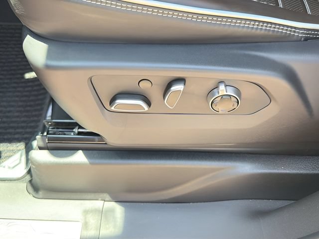 Used 2025 GMC Yukon Denali Ultimate AWD/4WD image 23