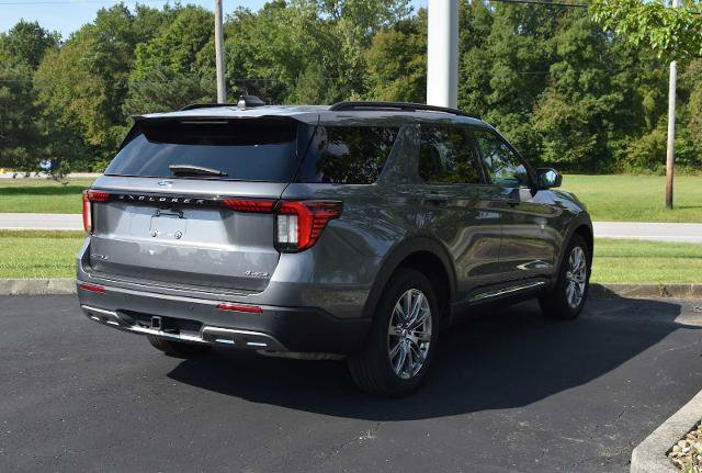 Certified 2025 Ford Explorer Active w/ Active Comfort Package AWD/4WD image 4