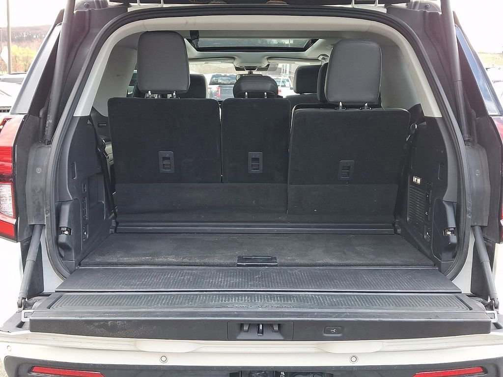 Certified 2025 Ford Expedition Active image 29