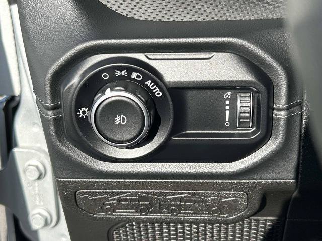 Used 2024 Jeep Wrangler Unlimited Rubicon AWD/4WD image 28