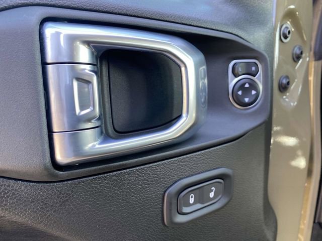 Used 2025 Jeep Wrangler Willys image 18