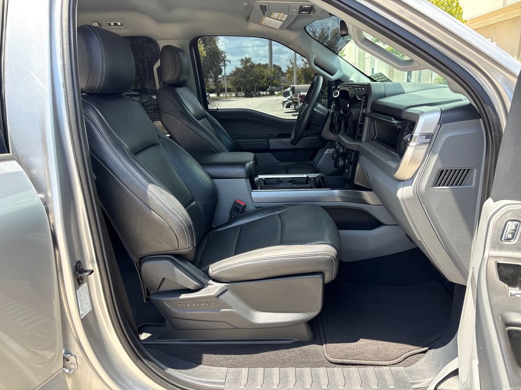 Certified 2023 Ford F250 XLT w/ Black Appearance Package AWD/4WD image 7
