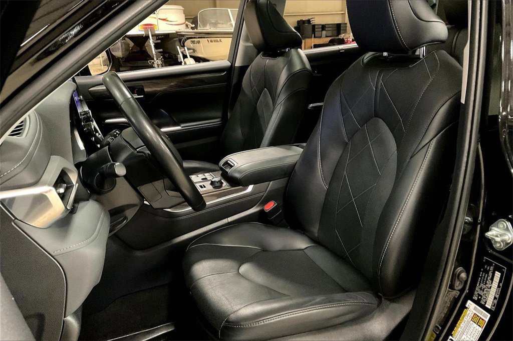 Used 2023 Toyota Highlander Platinum image 24