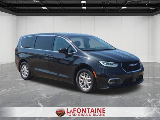 Used 2023 Chrysler Pacifica Touring-L FWD image 7