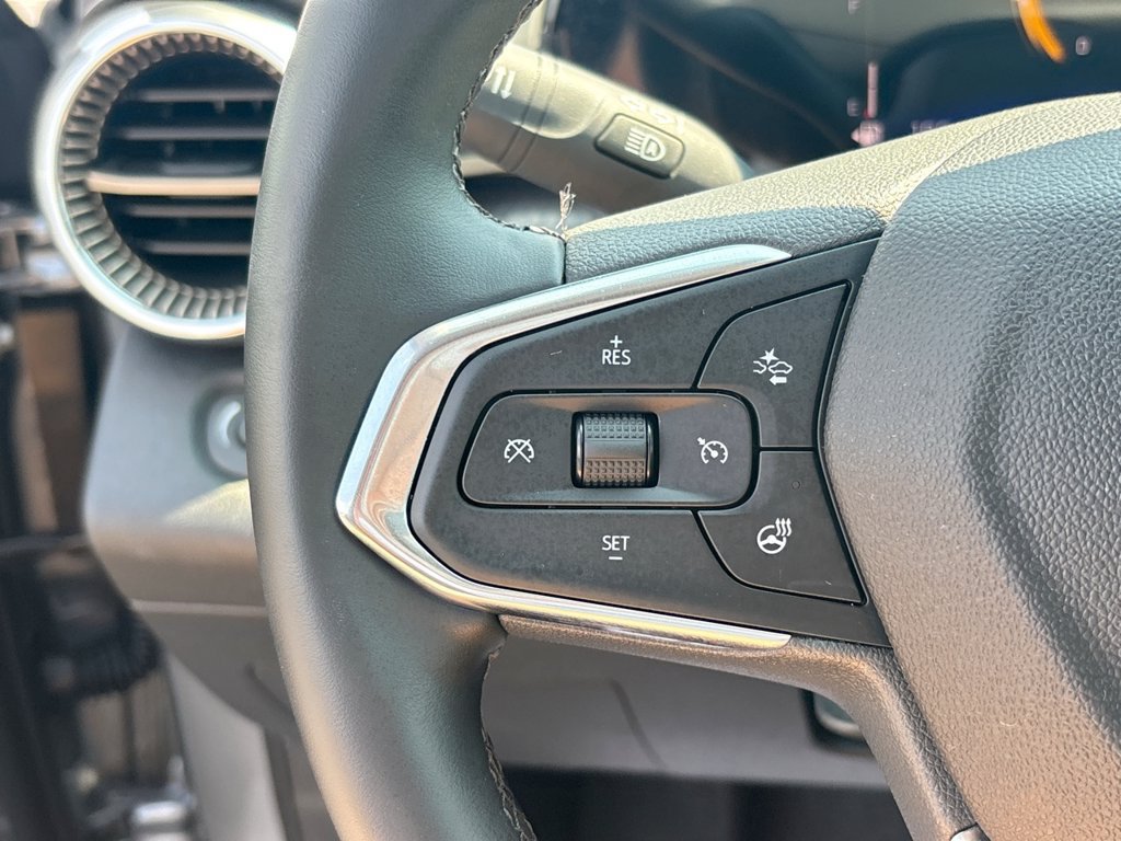Used 2025 Chevrolet Trax ACTIV w/ Sunroof Package FWD image 29