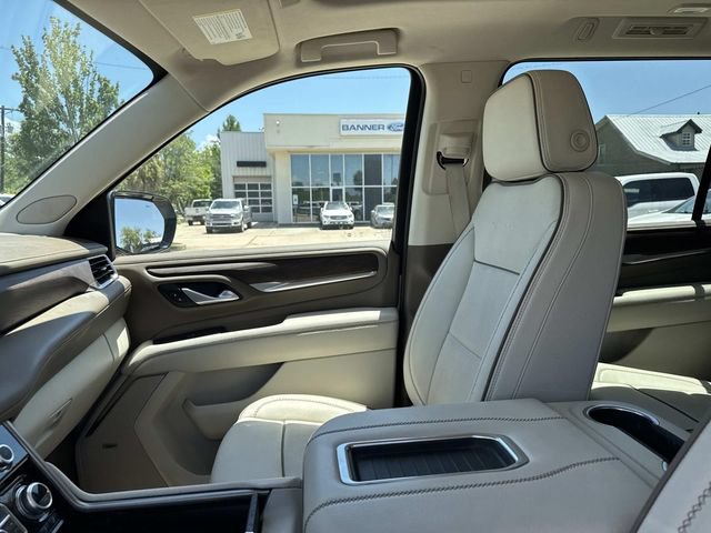 Used 2023 GMC Yukon XL Denali AWD/4WD image 16