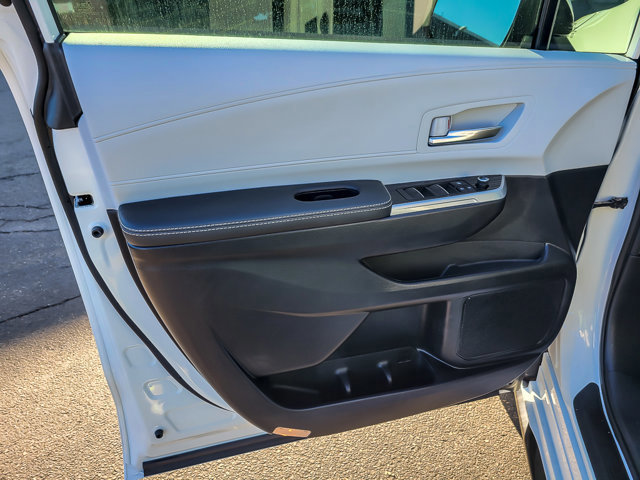 Used 2025 Toyota Sienna XSE image 21