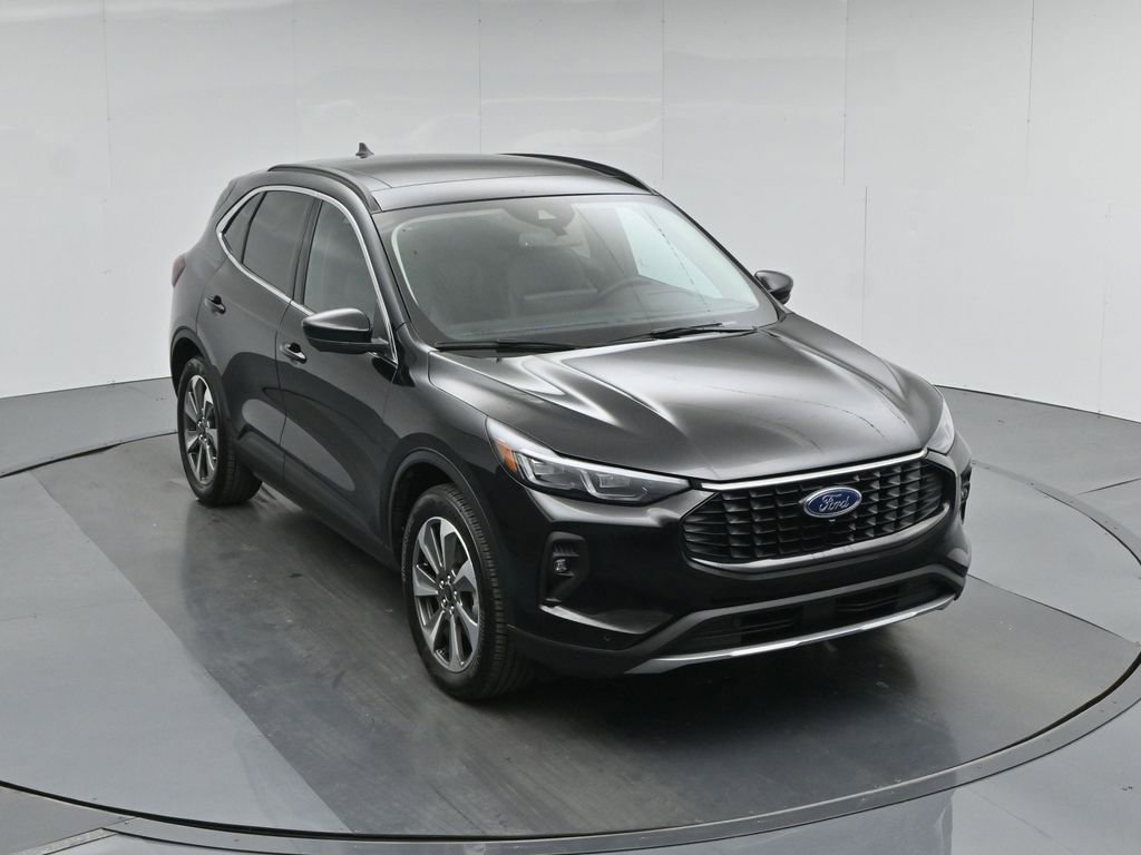 Certified 2025 Ford Escape Platinum w/ Premium Technology Package image 41
