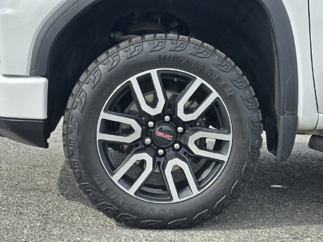 Used 2024 GMC Sierra 1500 AT4 w/ Technology Package AWD/4WD image 10