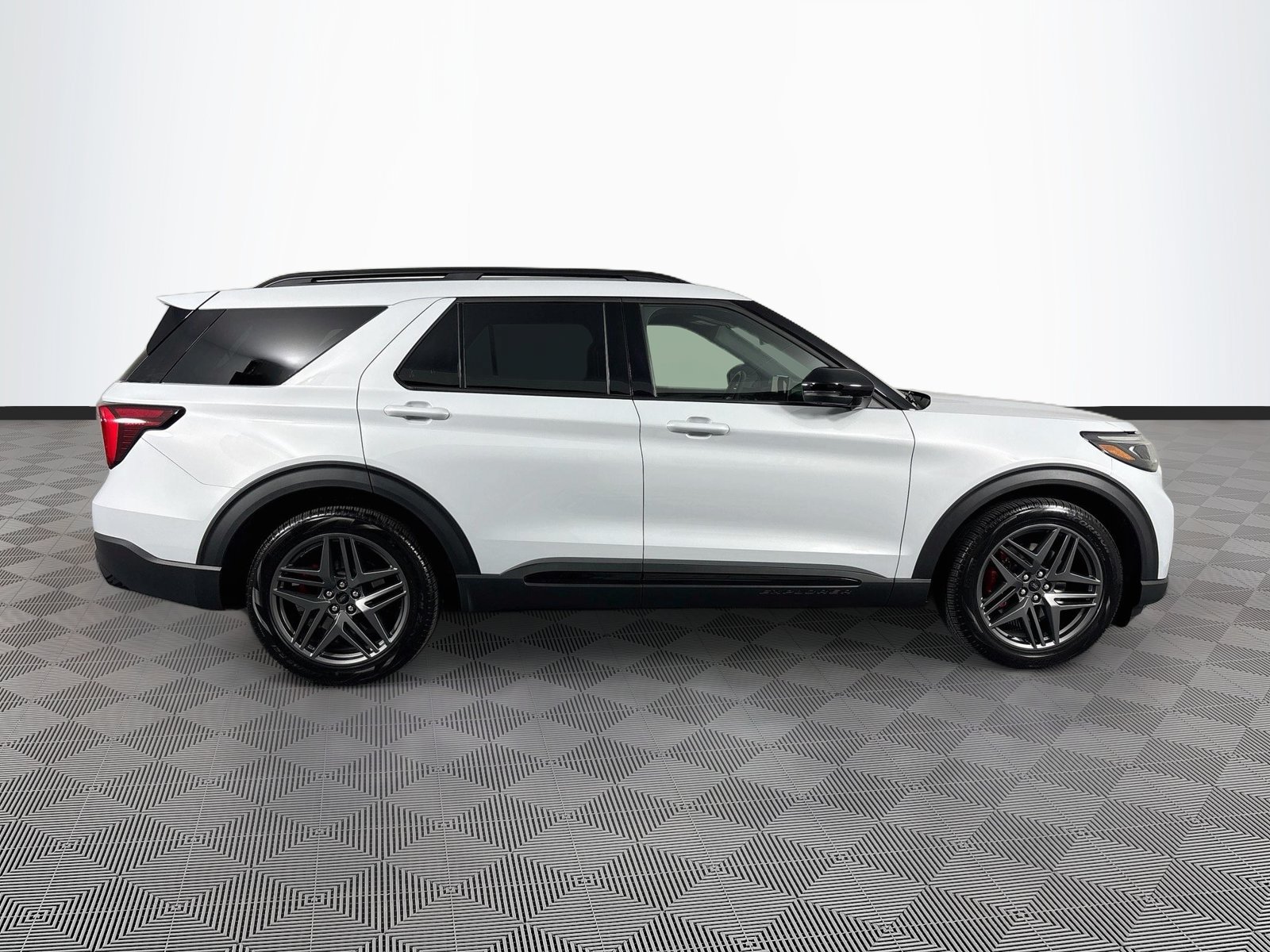 Certified 2026 Ford Explorer ST AWD/4WD image 8