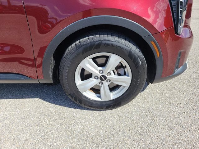 Used 2024 Kia Sorento LX FWD image 11