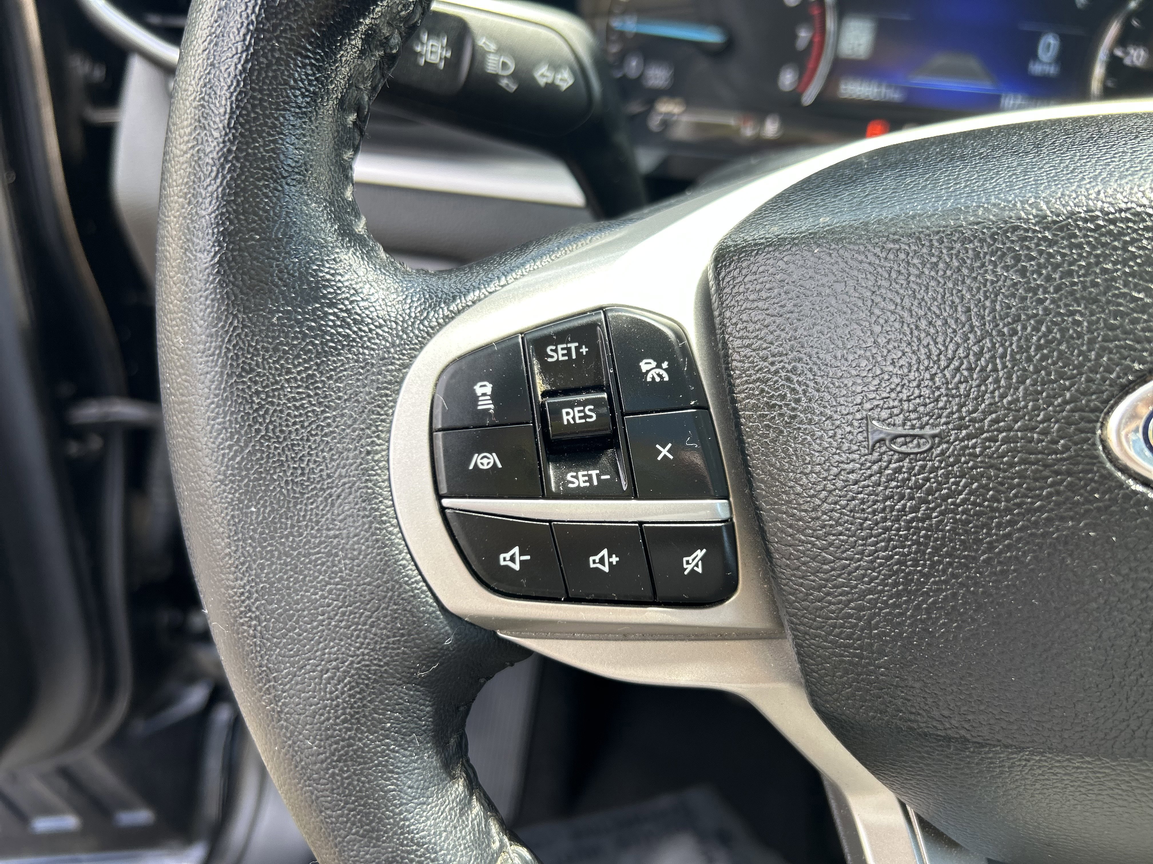 Certified 2022 Ford Explorer XLT w/ Equipment Group 202A image 16