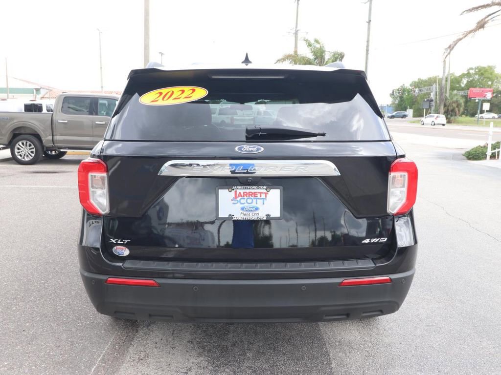 Certified 2022 Ford Explorer XLT image 4