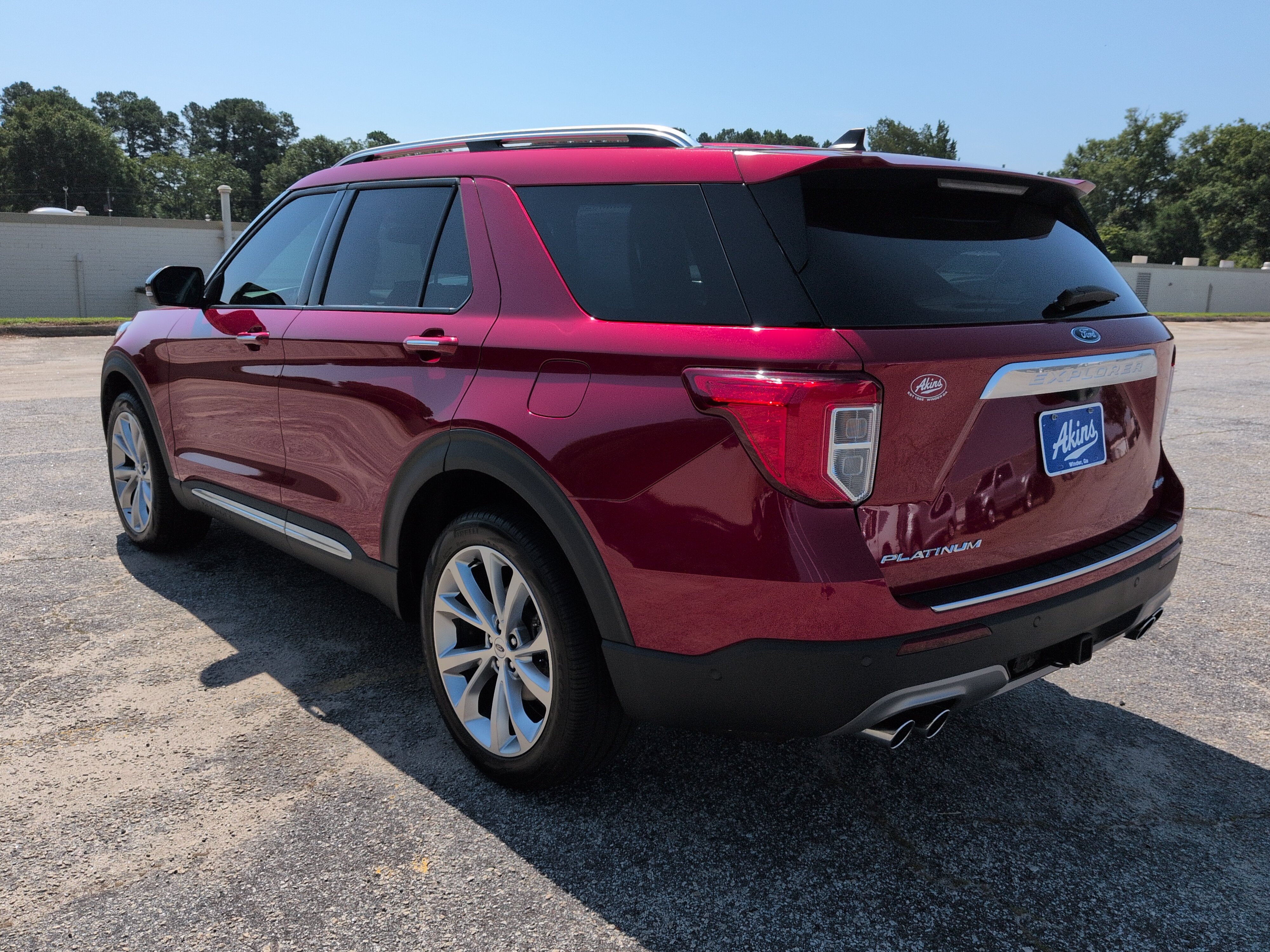 Certified 2023 Ford Explorer Platinum w/ Technology Package AWD/4WD image 5