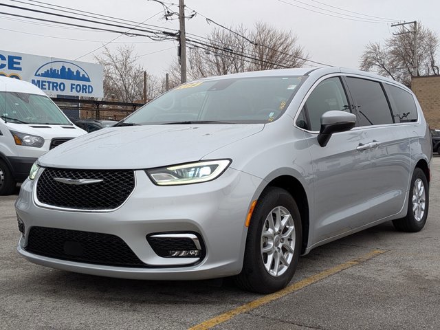 Used 2023 Chrysler Pacifica Touring-L FWD image 8