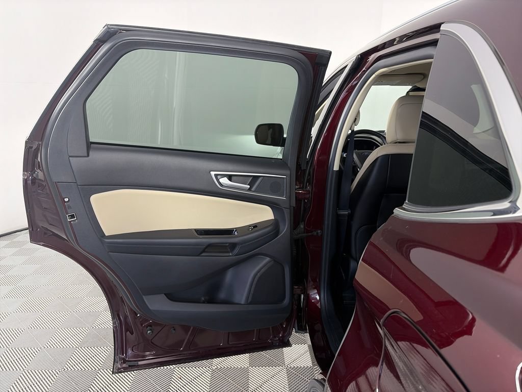 Certified 2020 Ford Edge SEL w/ Cold Weather Package AWD/4WD image 12