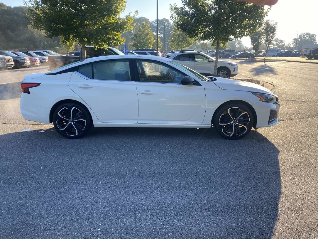 Used 2026 Nissan Altima 2.5 SR FWD image 2