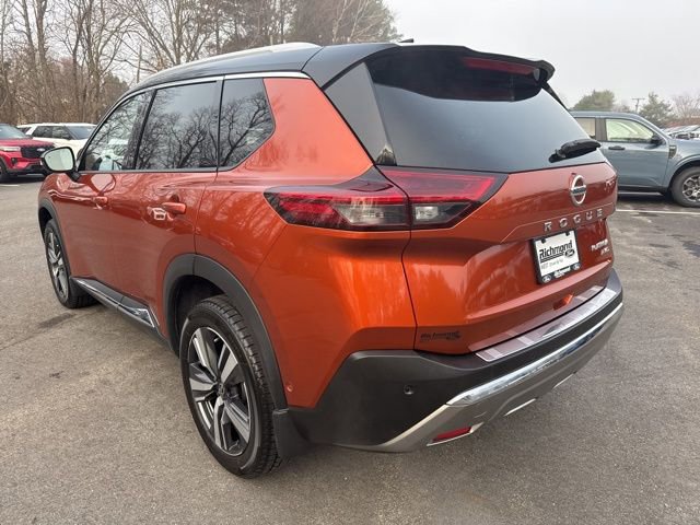 Used 2021 Nissan Rogue Platinum image 3