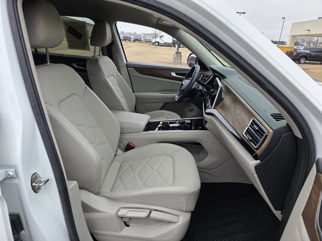 Used 2024 Volkswagen Atlas SE w/ Black Wheel Package image 26