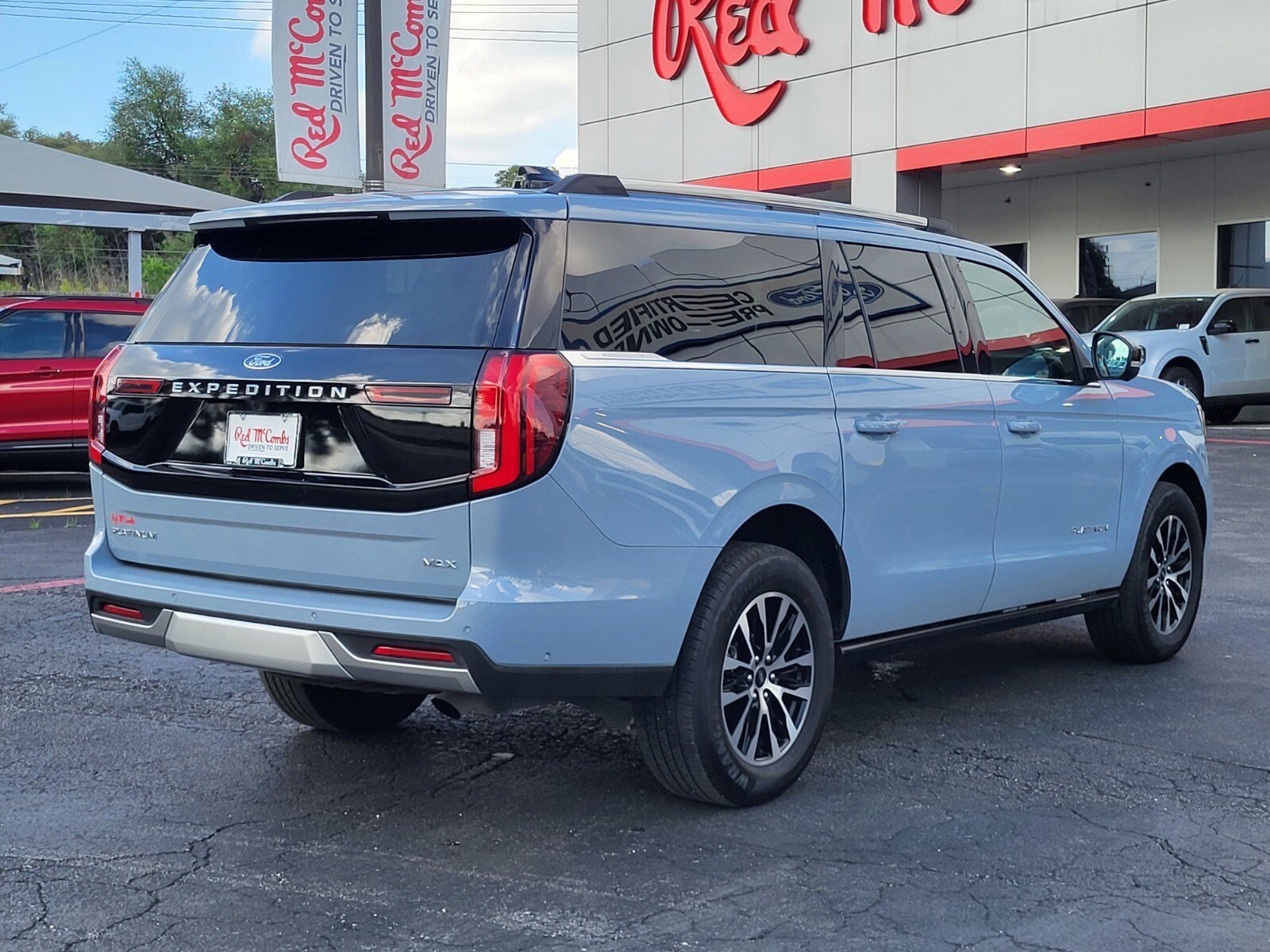 Certified 2025 Ford Expedition Max Platinum image 4