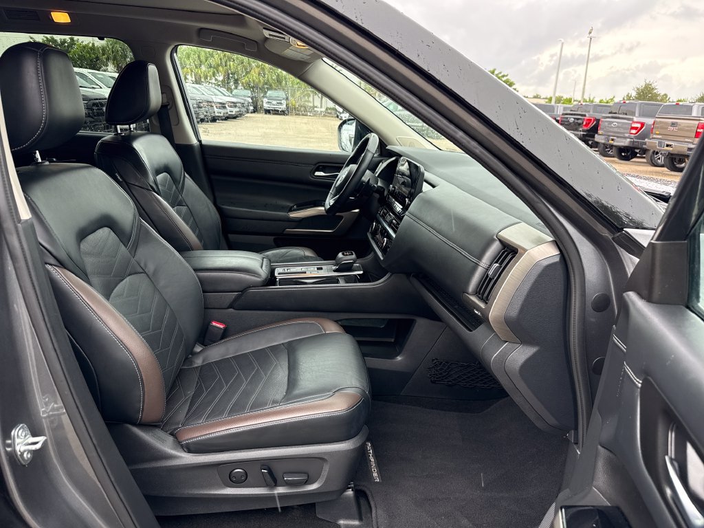 Used 2023 Nissan Pathfinder Platinum FWD image 27