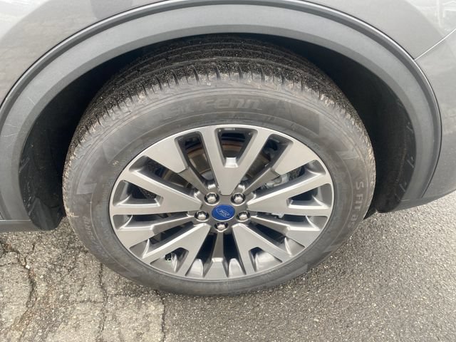 Certified 2022 Ford Escape Titanium w/ Class II Trailer Tow Package AWD/4WD image 9