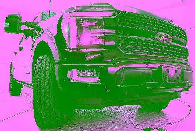 Certified 2025 Ford F150 Platinum w/ Equipment Group 702A High AWD/4WD image 24