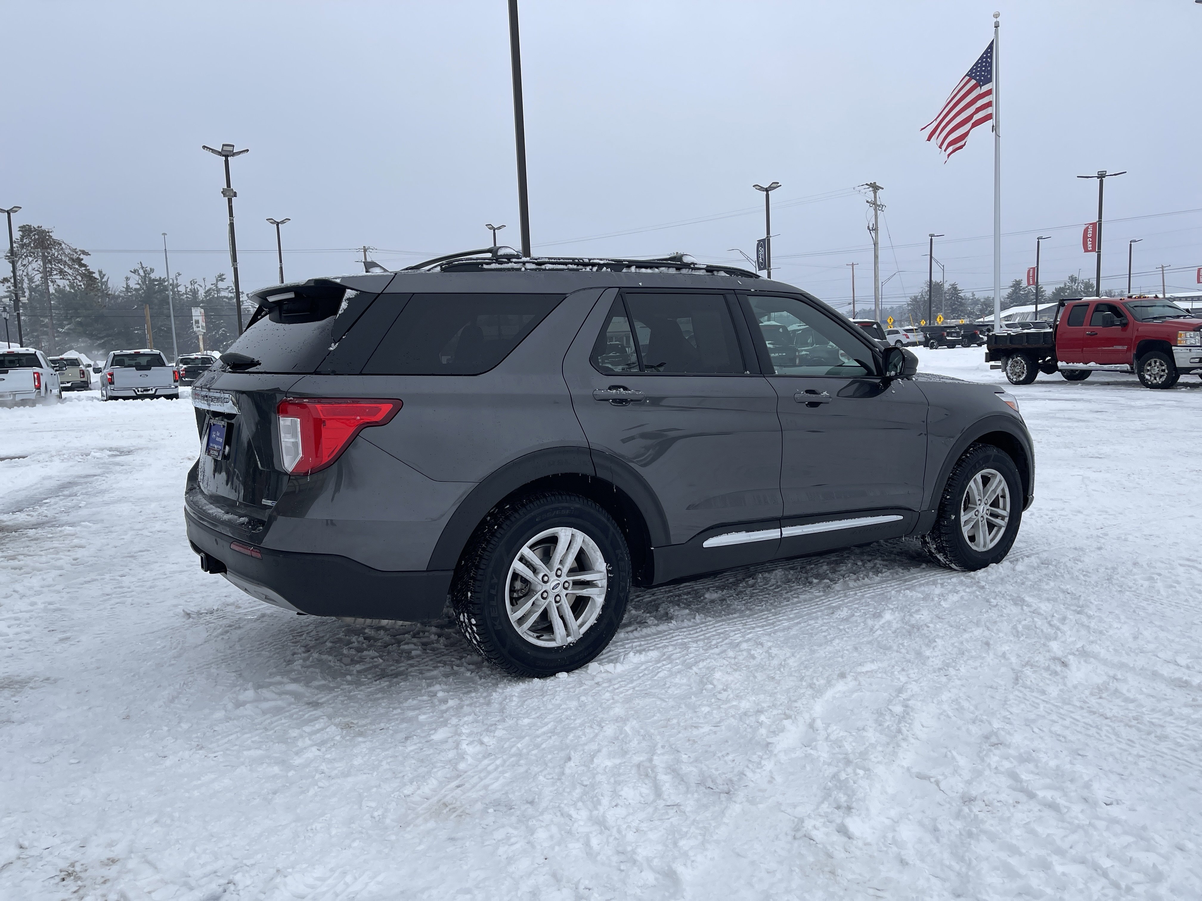 Certified 2020 Ford Explorer XLT w/ Equipment Group 202A image 3